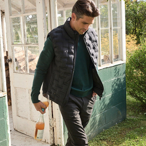 The Charter Twill Pant in Granite, outdoor lifestyle view