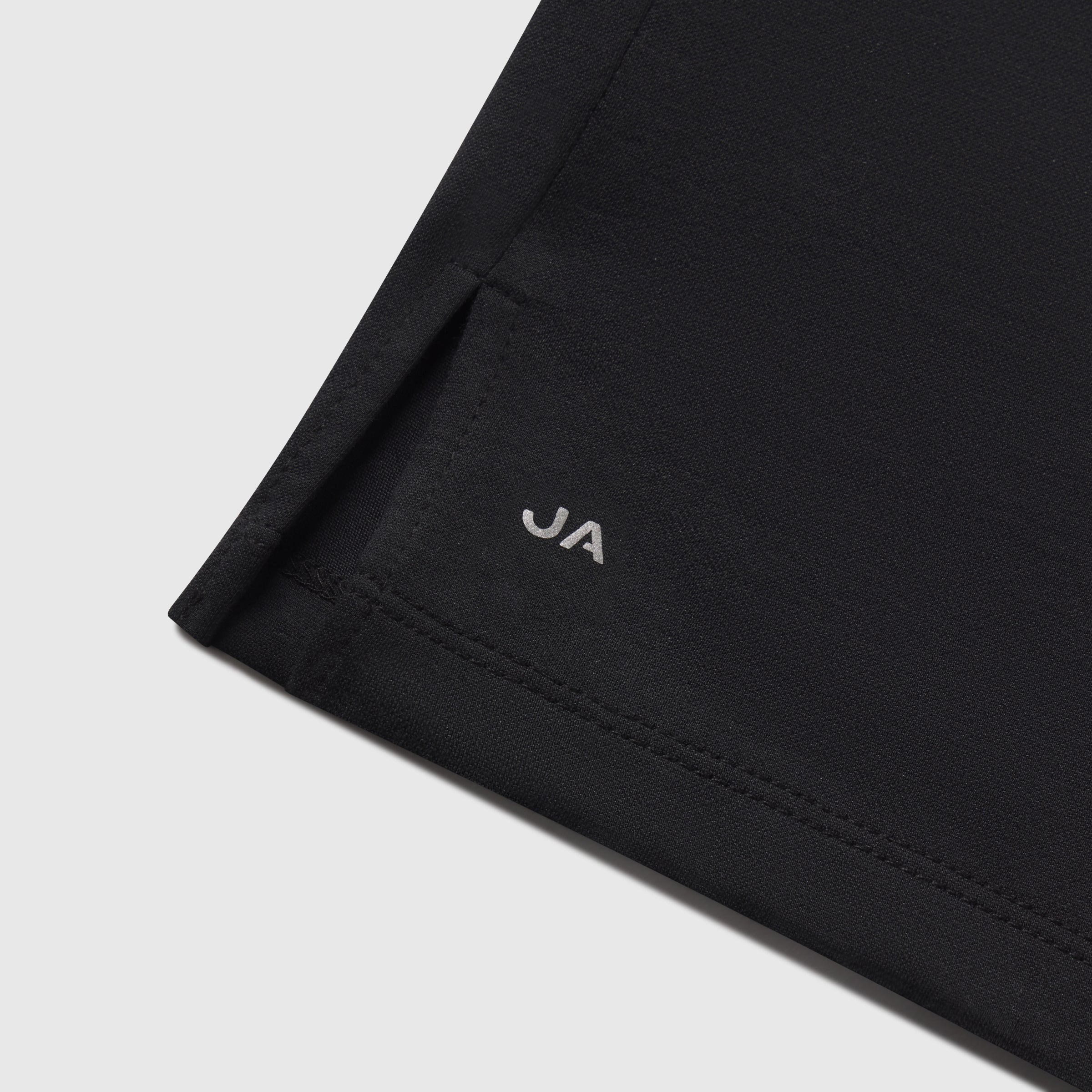 Black Tech Polo with tailored cut, posture-improving back seam, and structured collar for comfort and style.