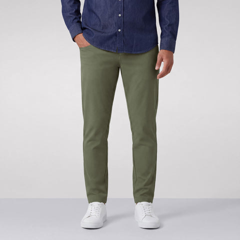 A man wearing the Charter Twill Pant in Olive