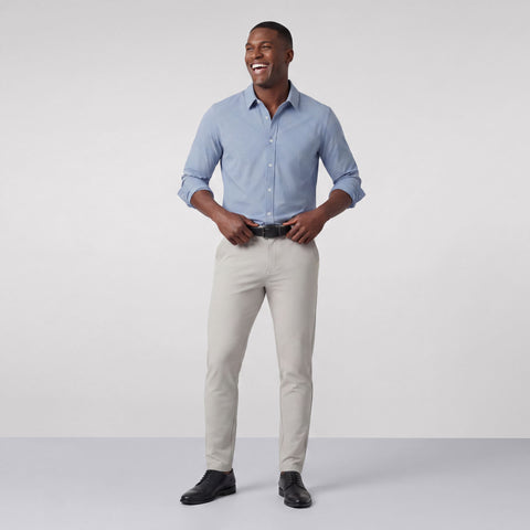 A secondary view of the Everywear Shirt Standard Length in Chambray Blue on a model.