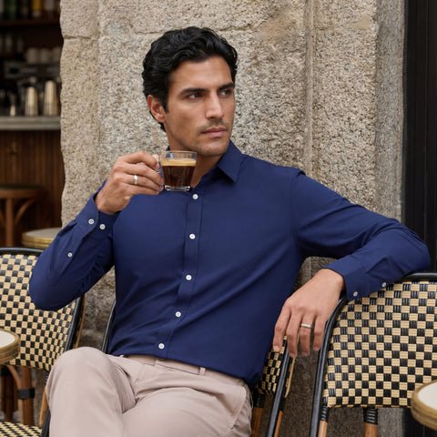 The Everywear Shirt Standard Length in Navy worn in a lifestyle setting.