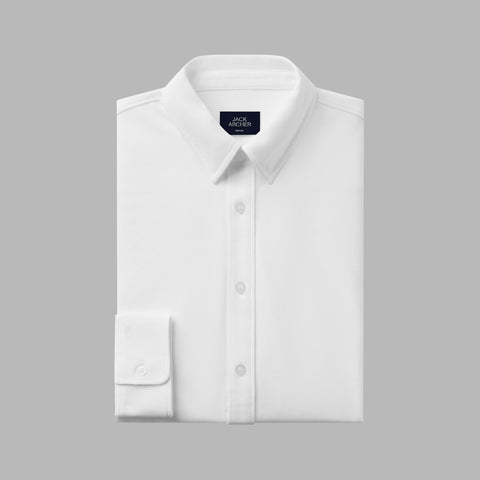 The Everywear Shirt Standard Length in True White worn for everyday versatility.
