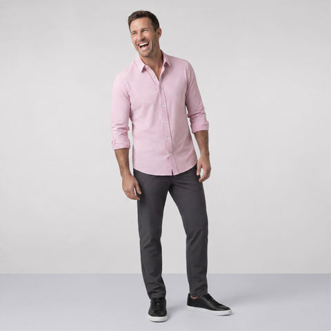 A secondary view of a man in the Everywear Shirt Shorter Length in Soft Rose.